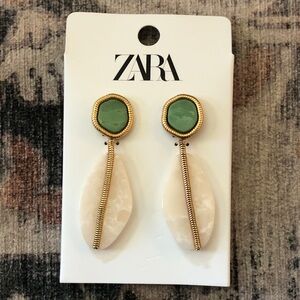 ZARA NEW WOMAN GREEN CREAM & GOLD TRIM COLOURED RHINESTONE EARRINGS REF:4736/208